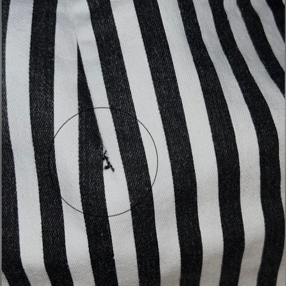 Forever 21 High-Waisted White and Black Pinstripe Pants 🤍🖤 - Picture 3 of 4